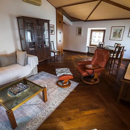 Ca'lucia Apartment *